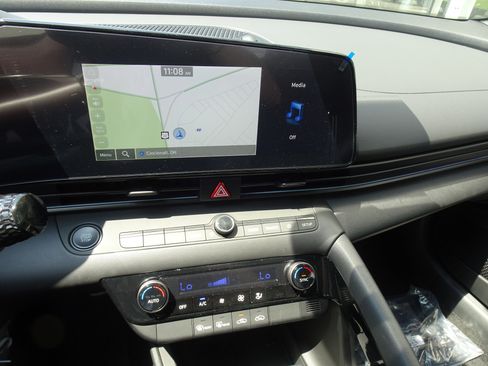 New 2025 Hyundai Elantra SEL FWD image 15