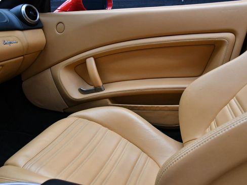 Used 2014 Ferrari California RWD image 39