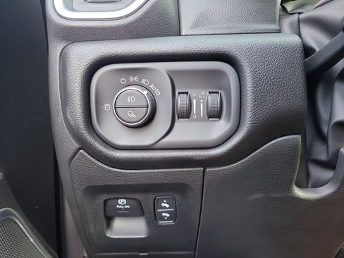 Used 2023 RAM 1500 Laramie AWD/4WD image 30