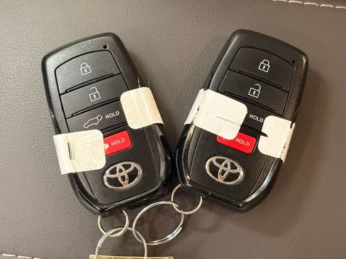 Used 2023 Toyota Corolla Cross XLE w/ Convenience Package FWD image 21