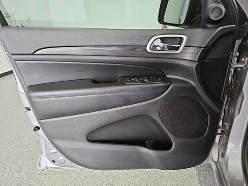 Used 2019 Jeep Grand Cherokee Altitude RWD image 15