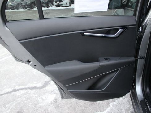 Used 2023 Kia Niro EX image 16