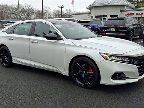 Used 2022 Honda Accord Sport image 2