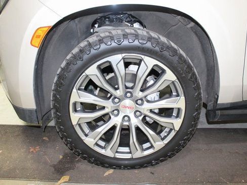 Used 2021 GMC Yukon Denali w/ Denali Premium Package image 19