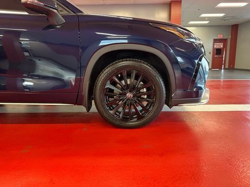Used 2023 Toyota Highlander XSE AWD/4WD image 30