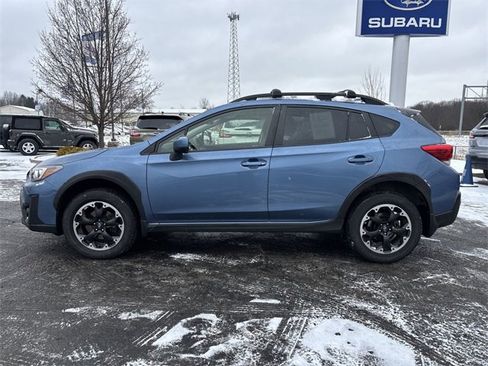Used 2022 Subaru Crosstrek 2.0i Premium w/ Moonroof Package image 7