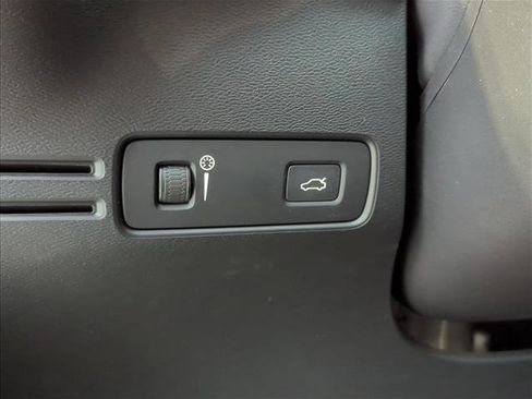 Used 2020 Volvo XC40 T5 Inscription w/ Protection Package Premier image 21