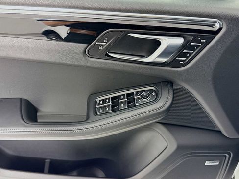Certified 2025 Porsche Macan T image 11
