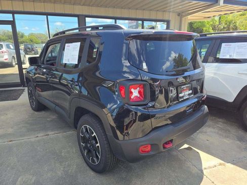 Used 2023 Jeep Renegade Trailhawk AWD/4WD image 4