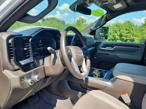 Used 2025 GMC Sierra 2500 SLT w/ SLT Premium Package AWD/4WD image 16