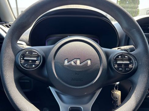 Used 2025 Kia Soul LX w/ LX Technology Package FWD image 28