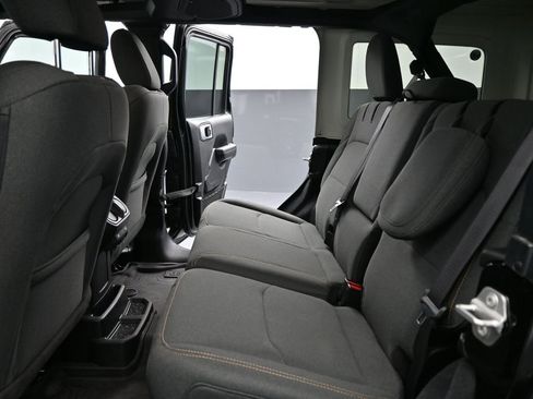 Used 2024 Jeep Wrangler Unlimited image 17