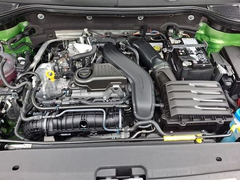 Certified 2025 Volkswagen Taos SE AWD/4WD image 29