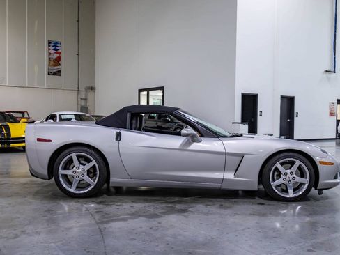 Used 2005 Chevrolet Corvette Convertible w/ Preferred Equipment Group RWD image 26