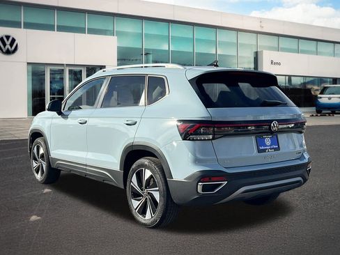 Used 2025 Volkswagen Taos SE w/ Panoramic Sunroof Package image 7