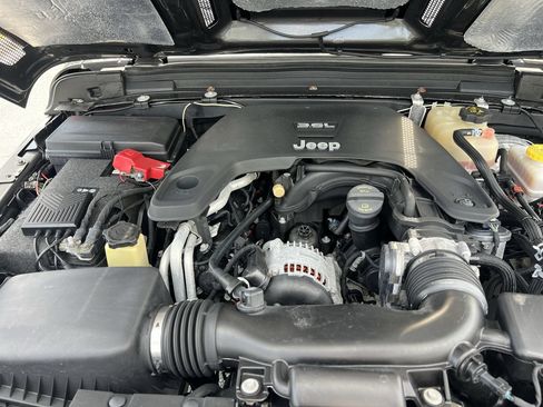 Used 2018 Jeep Wrangler Unlimited Sport S AWD/4WD image 35