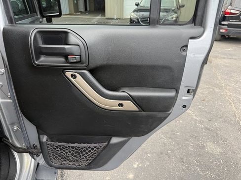 Used 2016 Jeep Wrangler Unlimited Sahara AWD/4WD image 41