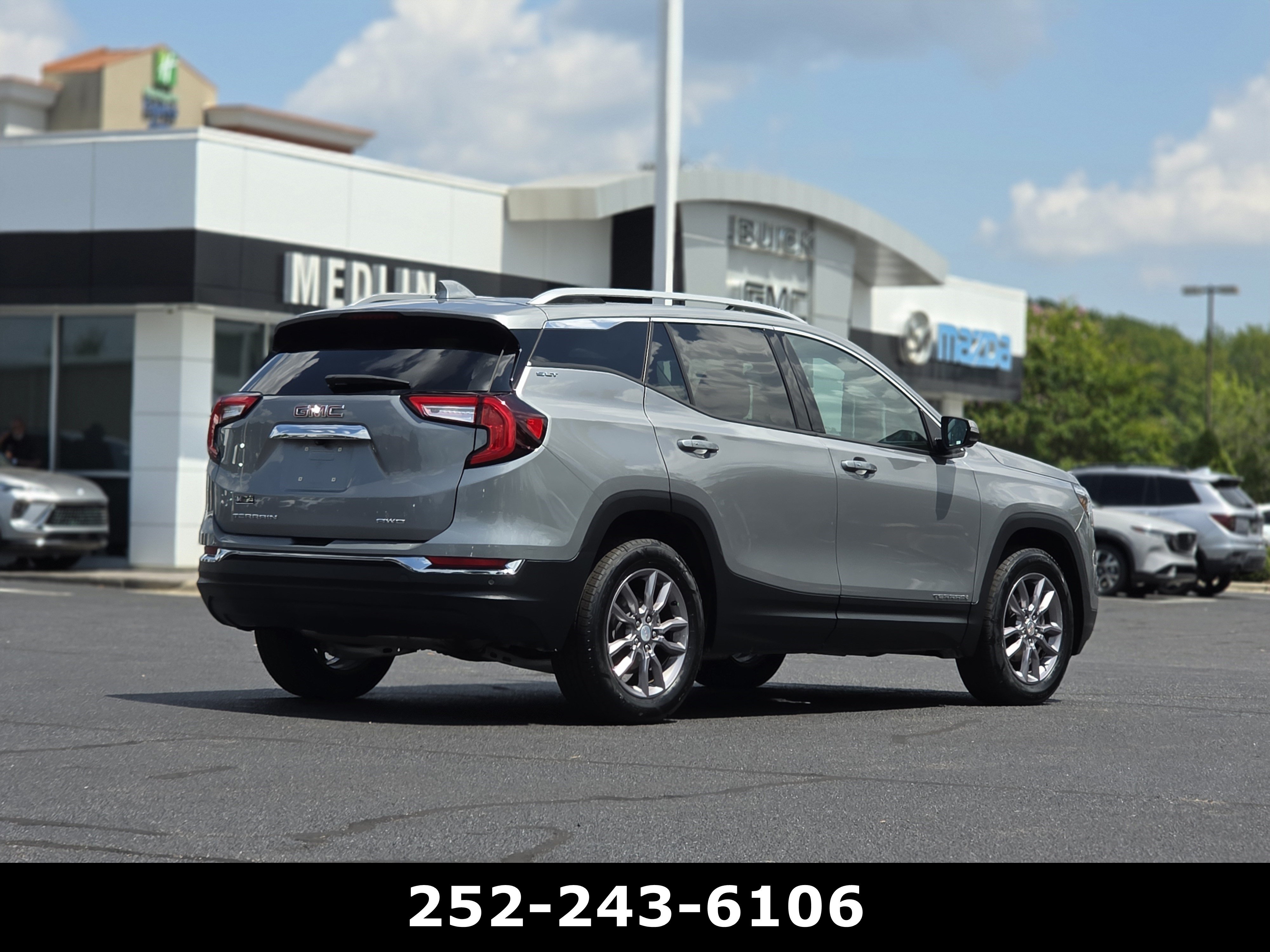 Used 2023 GMC Terrain SLT w/ Tech Package AWD/4WD image 7