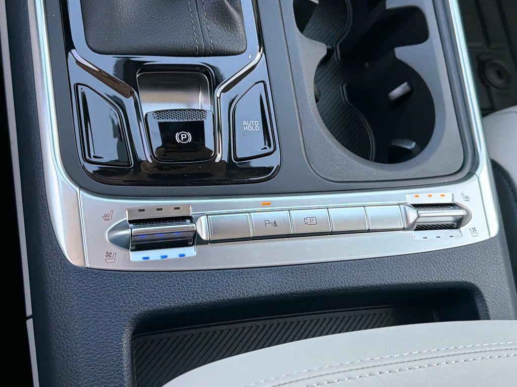 New 2027 Kia Carnival SX w/ Dark Edition Package FWD image 29