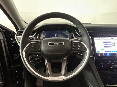Used 2023 Jeep Grand Cherokee 4WD 4xe w/ Luxury Tech Group II image 17