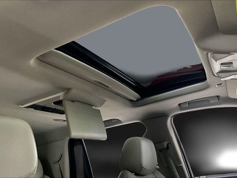 Used 2015 Cadillac Escalade Luxury image 30