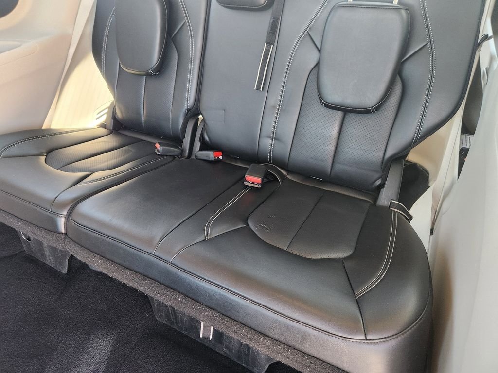 Used 2024 Chrysler Pacifica Touring-L FWD image 29