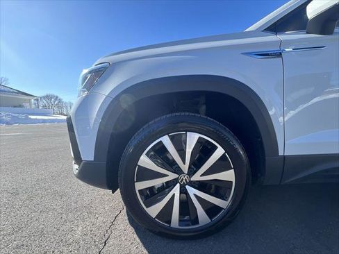 Certified 2022 Volkswagen Taos SE AWD/4WD image 10
