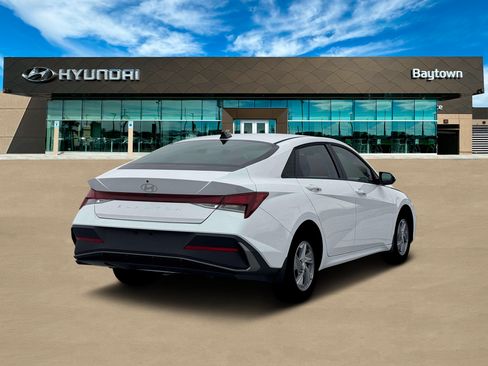 Used 2026 Hyundai Elantra SE FWD image 7