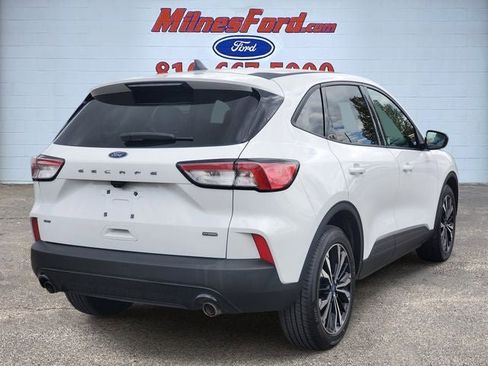 Used 2022 Ford Escape SE w/ SE Sport Appearance Package FWD image 3