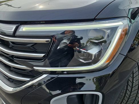 Used 2024 Volkswagen Atlas SE image 33