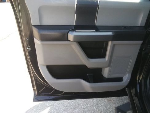 Used 2017 Ford F150 XLT image 14