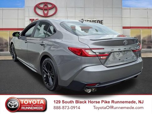 Used 2025 Toyota Camry SE FWD image 4