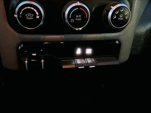 Used 2021 RAM 2500 Tradesman w/ Chrome Appearance Group image 30