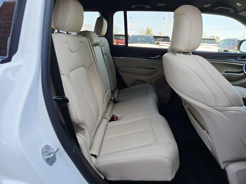 Used 2025 Jeep Grand Cherokee Limited image 14