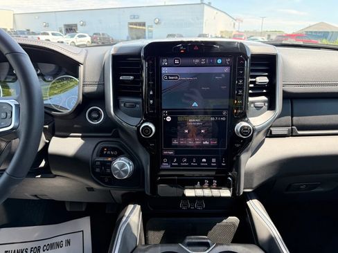 Used 2025 RAM 1500 Laramie AWD/4WD image 17