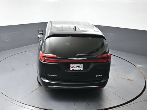 Used 2024 Chrysler Pacifica Touring-L FWD image 55