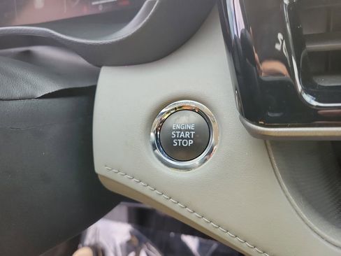 Used 2023 Toyota Highlander Limited image 28