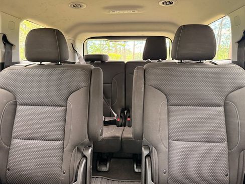 Used 2023 GMC Acadia SLE w/ Driver Convenience Package FWD image 25