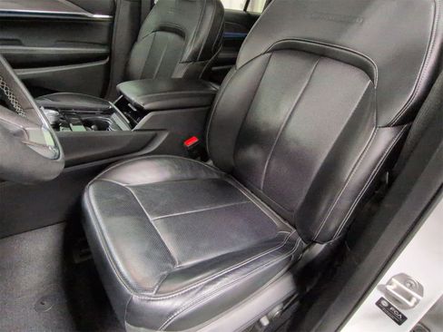 Certified 2023 Jeep Grand Cherokee L Overland image 17