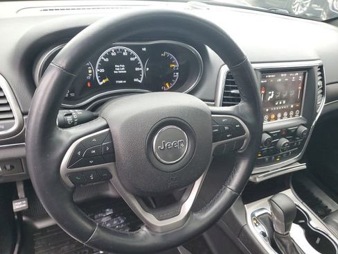 Used 2018 Jeep Grand Cherokee Limited w/ Luxury Group II image 19