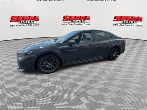 Used 2025 Toyota Camry SE w/ Convenience Package image 5