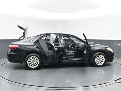 Used 2016 Toyota Camry LE image 47