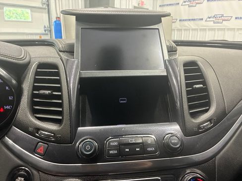 Used 2019 Chevrolet Impala LT FWD image 21