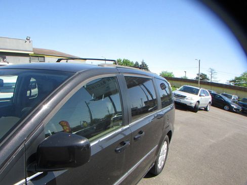 Used 2015 Chrysler Town & Country Touring image 35