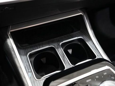 Used 2025 BMW 740i xDrive image 30