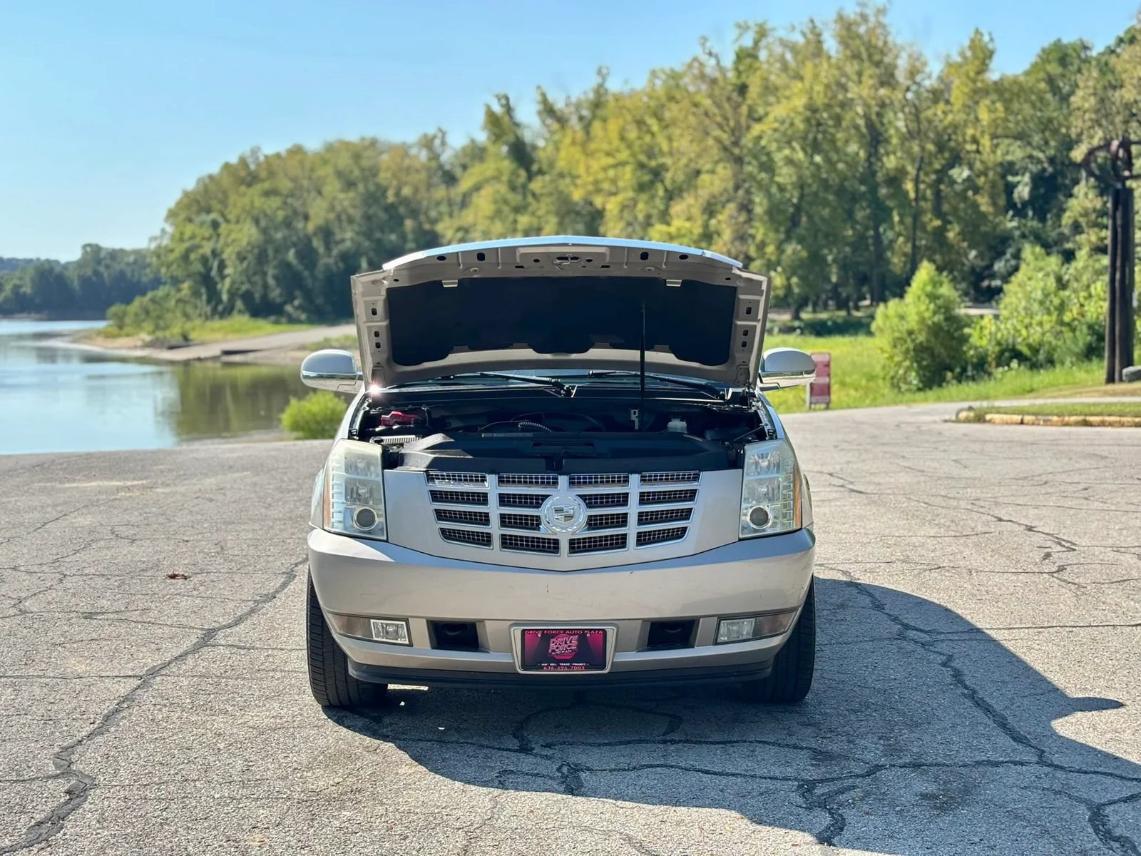 Used 2007 Cadillac Escalade AWD w/ Information Package image 14