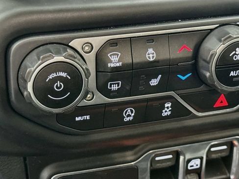Used 2020 Jeep Wrangler Unlimited Sahara AWD/4WD image 20