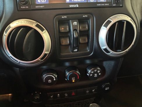 Used 2014 Jeep Wrangler Unlimited Sahara w/ Connectivity Group image 26