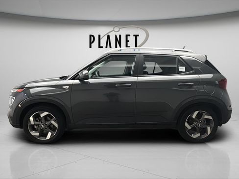 Certified 2023 Hyundai Venue SEL FWD image 3