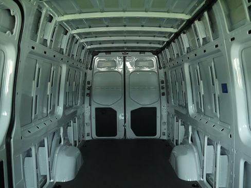 New 2025 Mercedes-Benz Sprinter 2500 image 32